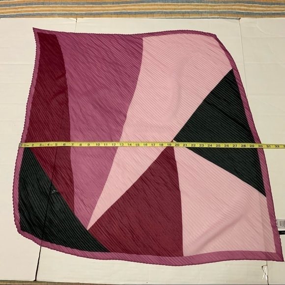 Ann Taylor Factory Sheer Mauve Black Head Scarf Wrap. Size 30x30 - Picture 5 of 6